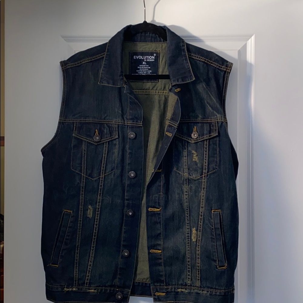 Sleeveless denim jacket